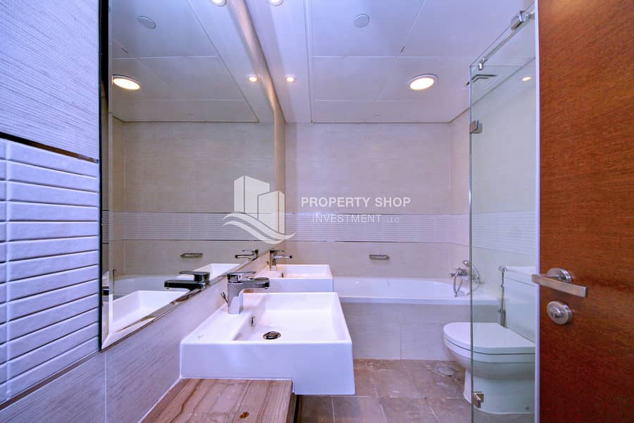 9 2-bedroom-apartment-al-reem-island-shams-abu-dhabi-gate-tower-master-bathroom. JPG