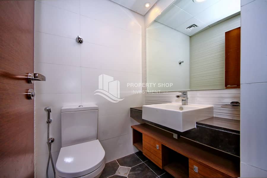 10 2-bedroom-apartment-al-reem-island-shams-abu-dhabi-gate-tower-powder-room. JPG