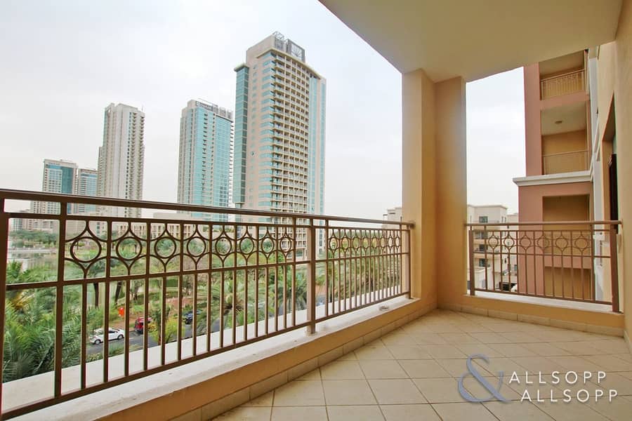 2 Bedroom | Lake View | Next To The Souk