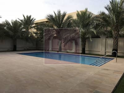 4 Bedroom w/ Swimming pool and Landscaped Garden
