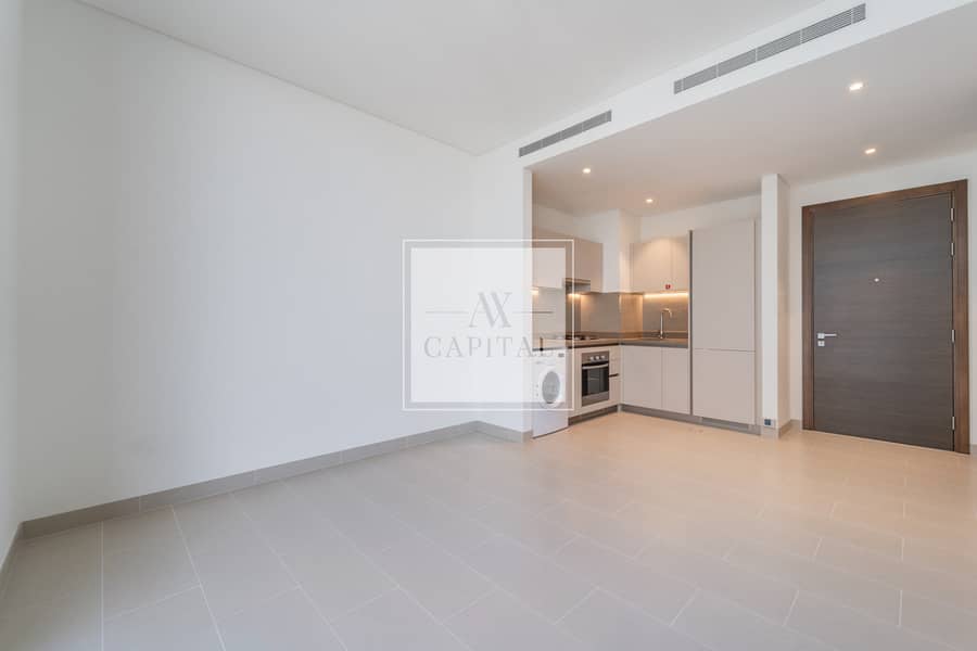 Amazing Finishing | Vacant | Pool View Amazing Finishing | Vacant | Pool View
