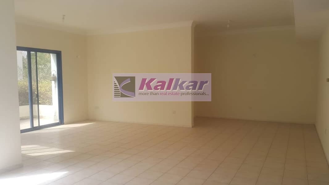 Umm Suqeim - Commercial 4 Room with Majlis at prime location Umm Suqeim - Commercial 4 Room with Majlis at prime location