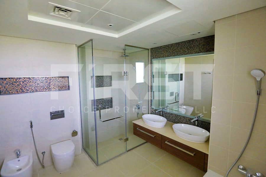 7 Internal Photo of 5 Bedroom Villa in West Yas Yas Island Abu Dhabi UAE (19). jpg