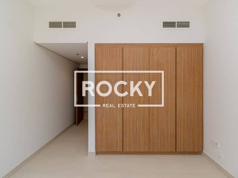14 Closed Kitchen | Pool