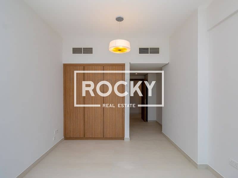 20 Closed Kitchen | Pool