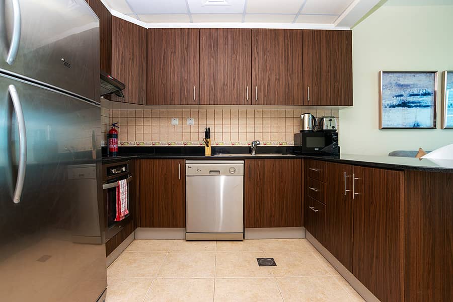 24 10. Kitchen. jpg