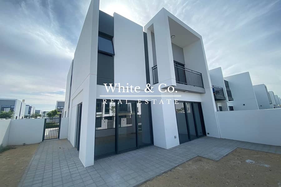 Pool and Park | Large Plot | 4 Bedroom Pool and Park | Large Plot | 4 Bedroom