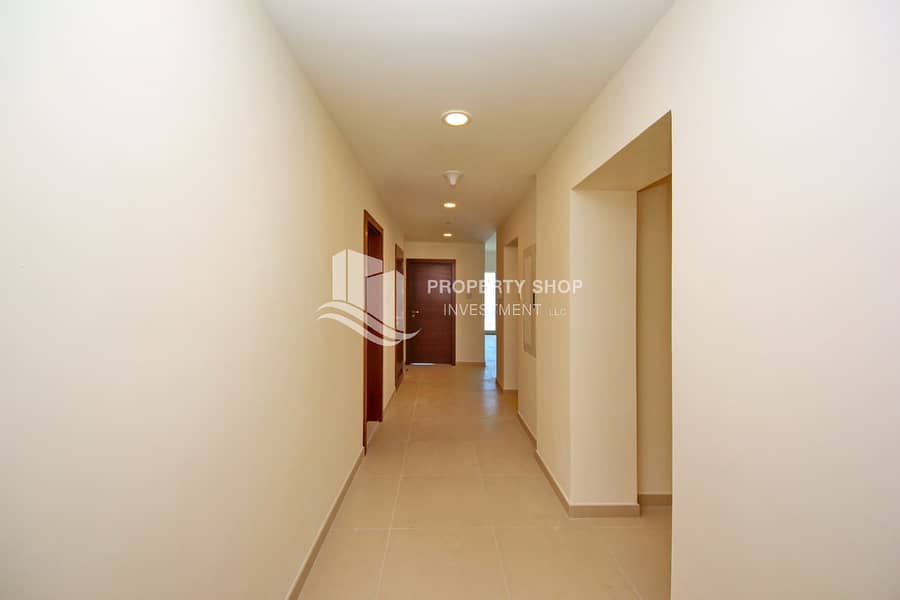 6 1-bedroom-apartment-al-reem-island-shams-abu-dhabi-gate-tower-1-hallway. JPG