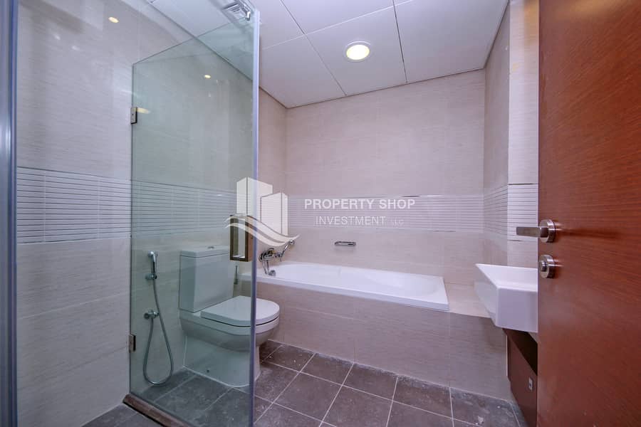 12 1-bedroom-apartment-al-reem-island-shams-abu-dhabi-gate-tower-1-bathroom. JPG