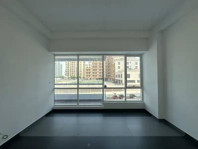 Vacant | Very Spacious | 1 Bed | Pool View