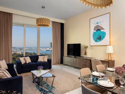 شقة فندقية 3 غرف نوم للايجار في مدينة دبي للإعلام، دبي - VPVD_Superior Seaview 3 Bedroom Apartment_Living Room. jpg