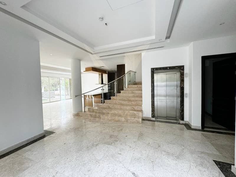 位于朱美拉环形村(JVC)，JVC第15区 5 卧室的别墅 5399000 AED - 9401737