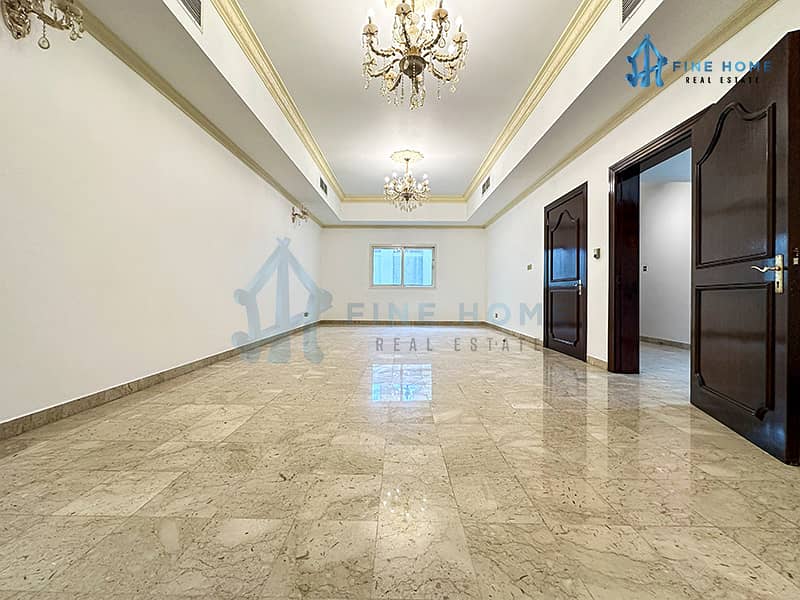 Spacious 4 BR +M Villa | Move Now | Prime Location Spacious 4 BR +M Villa | Move Now | Prime Location