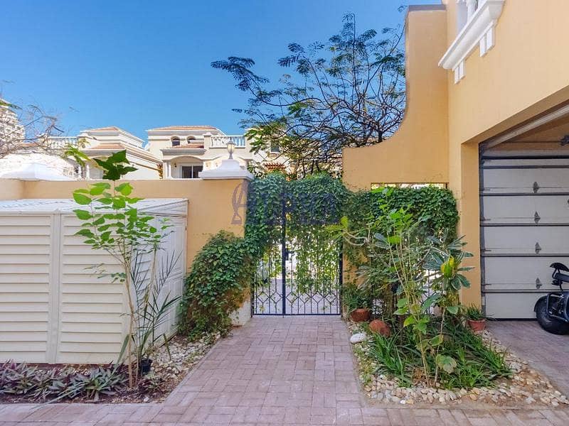 位于阿尔哈姆拉小镇,哈姆拉村别墅区 5 卧室的别墅 185000 AED - 9410508 位于阿尔哈姆拉小镇,哈姆拉村别墅区 5 卧室的别墅 185000 AED - 9410508