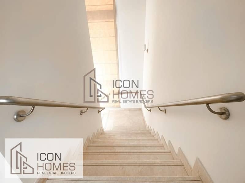 4 Elegant 5br | Huge Plot | Well Maintained