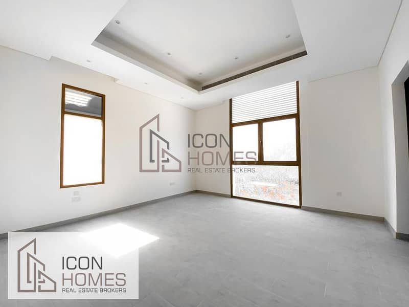 5 Elegant 5br | Huge Plot | Well Maintained