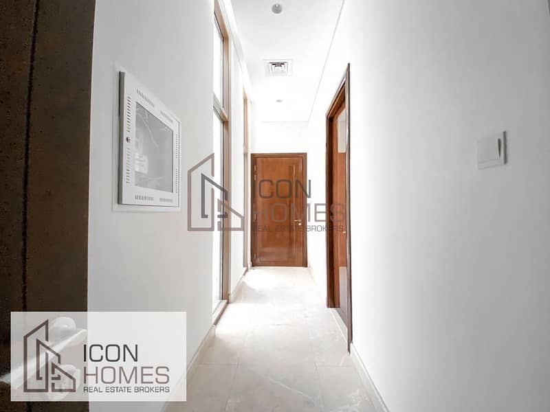 16 Elegant 5br | Huge Plot | Well Maintained