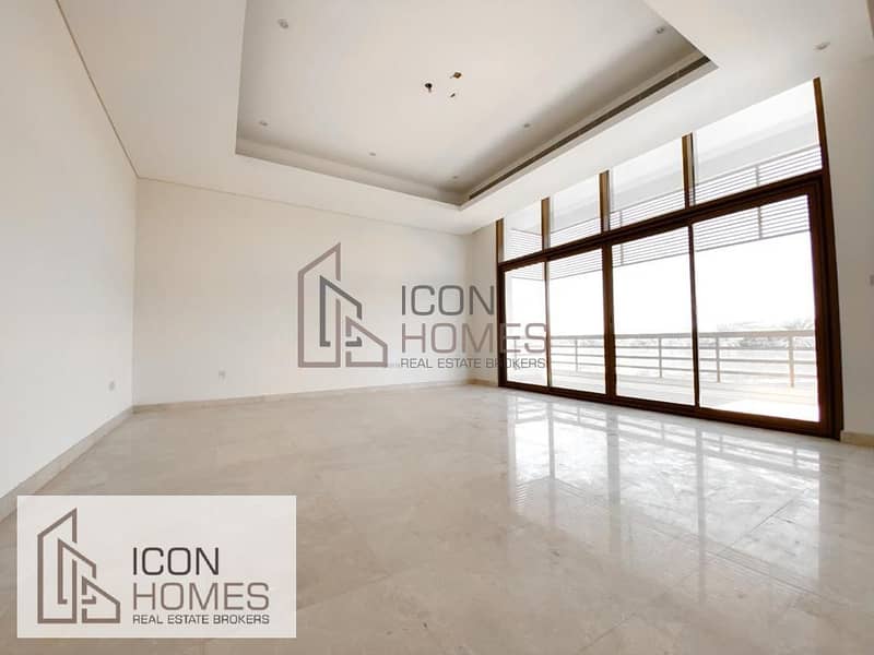 17 Elegant 5br | Huge Plot | Well Maintained