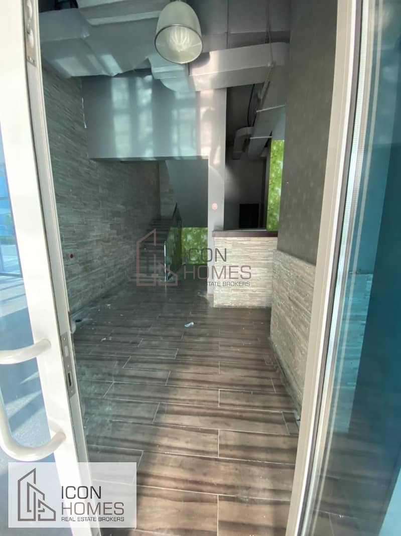 6 FANTASTIC FULL MARINA VIEW Retail Shop with OUTDOOR SEATING UPSTAIRS for sale - 6.5m!