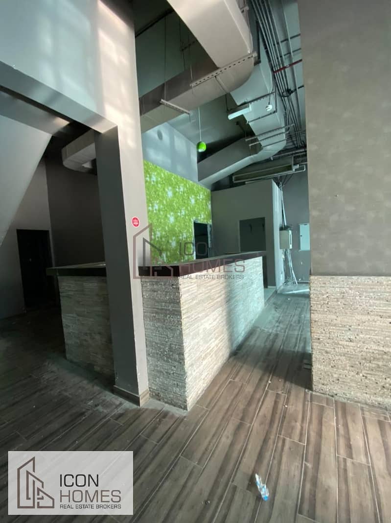 7 FANTASTIC FULL MARINA VIEW Retail Shop with OUTDOOR SEATING UPSTAIRS for sale - 6.5m!