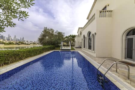 6 Bedroom Villa for Rent in Palm Jumeirah, Dubai - Maison Privee - Private Pool & Beach Access Villa w/ Cinematic Vws