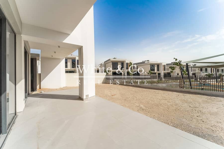 Upgraded | Vacant November | Park Backing - Image 9