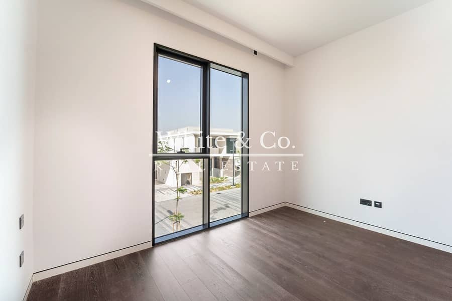 Upgraded | Vacant November | Park Backing - Image 21