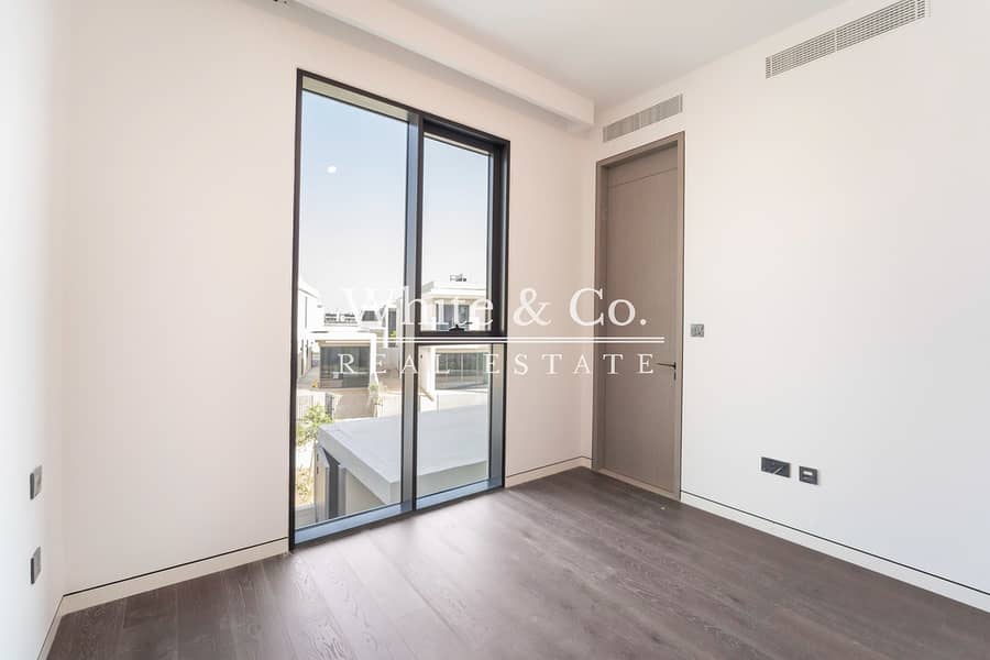 Upgraded | Vacant November | Park Backing - Image 24