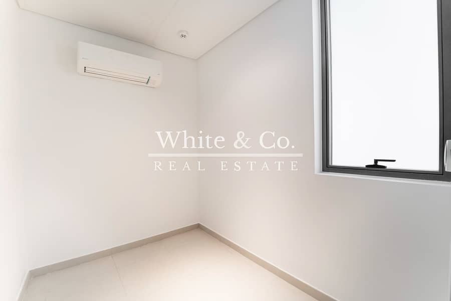 Upgraded | Vacant November | Park Backing - Image 25