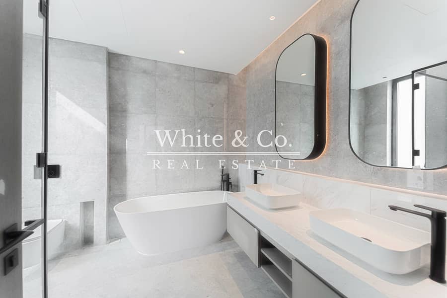 Upgraded | Vacant November | Park Backing - Image 31