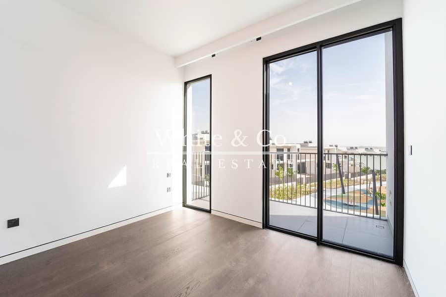 Upgraded | Vacant November | Park Backing - Image 32