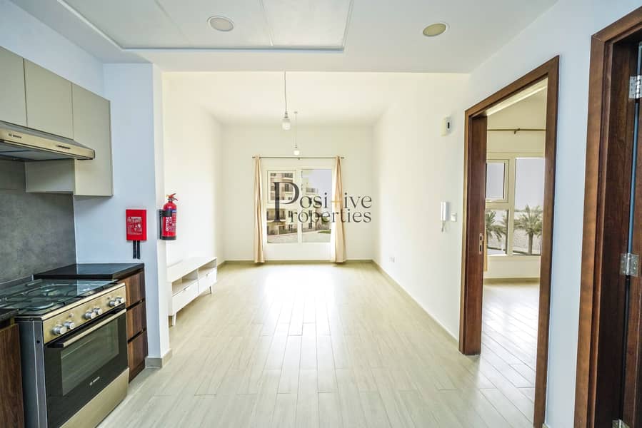 GARDEN VIEW | KITCHEN WITH APPLIANCES