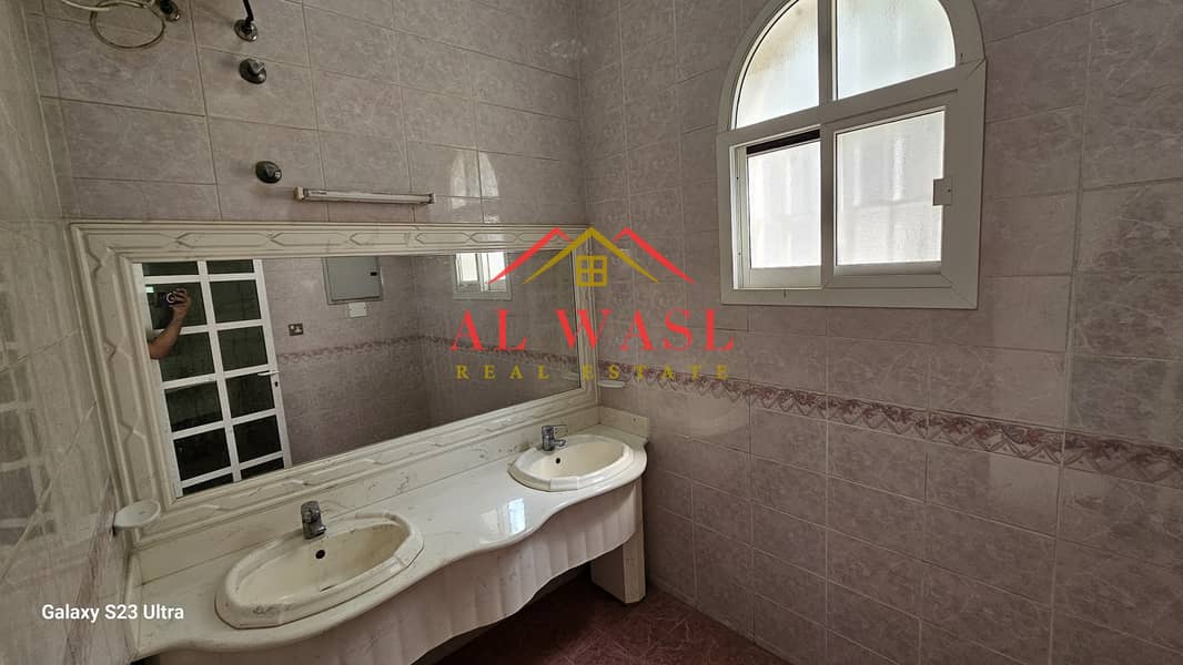 4 5eca4529-40e9-482b-b86c-7a1993d06b36. jpg