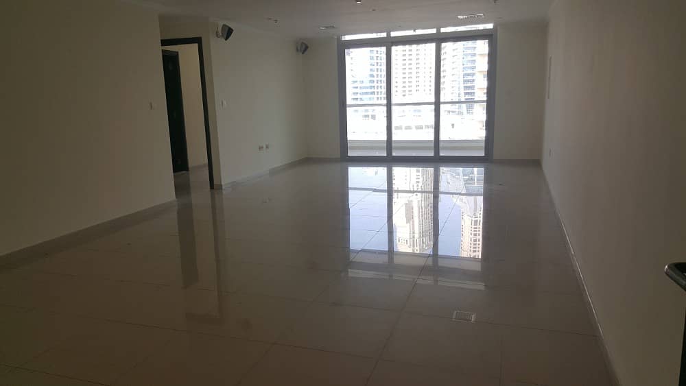 Marina, 2 b/r with chiller free , 4 cheques , low floor , large living room , large balcony