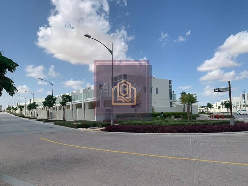 Fully furnished 3BR + Maid room Middle unit