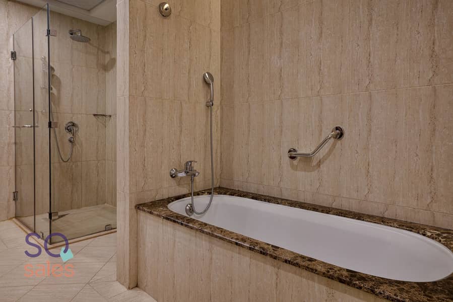 4 Premier Two Bedroom Sea View Apartment Bathroom. jpg