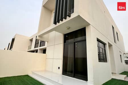 Corner I Single Row I Vacant I Vastu I 3+maids