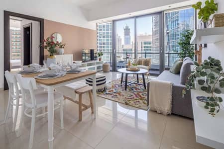 Sleek and Vibrant 1BR Apartment with Marina Views