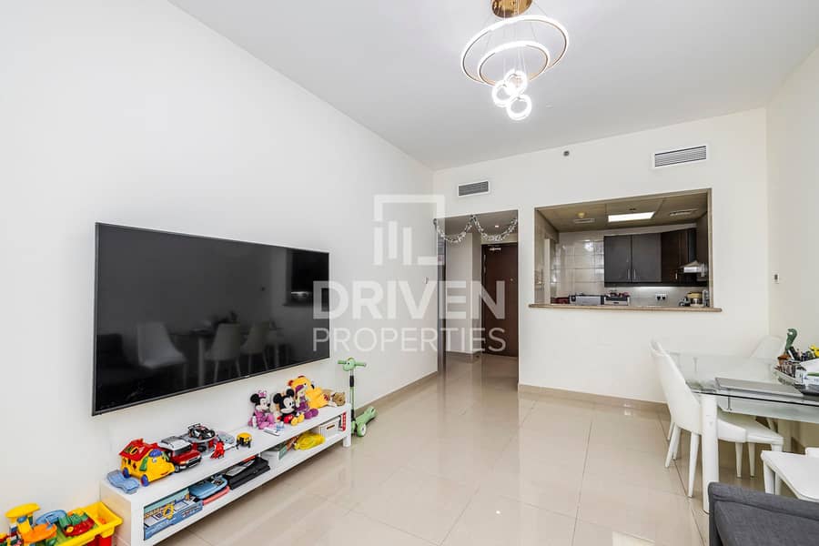 Best Sale | Bright Unit with Balcony | City View