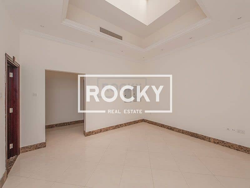 9 Gorgeous Semi Independent 4 B/R Villa | Private Pool | Jumeirah 1st