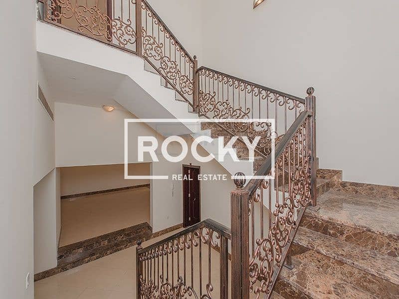11 Gorgeous Semi Independent 4 B/R Villa | Private Pool | Jumeirah 1st