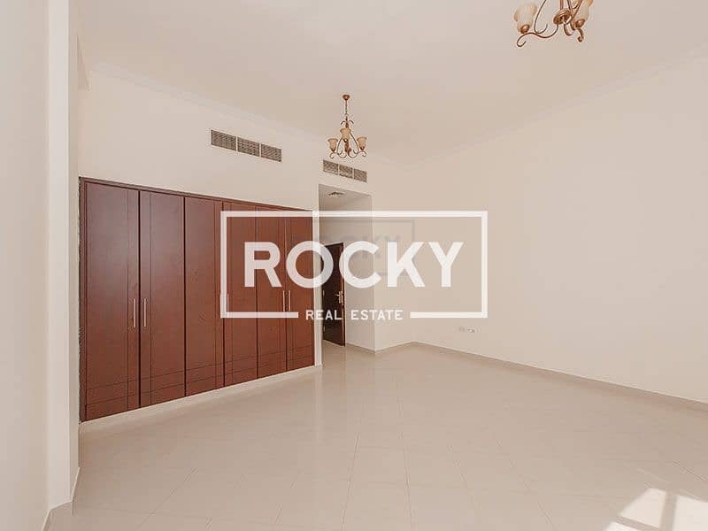 12 Gorgeous Semi Independent 4 B/R Villa | Private Pool | Jumeirah 1st