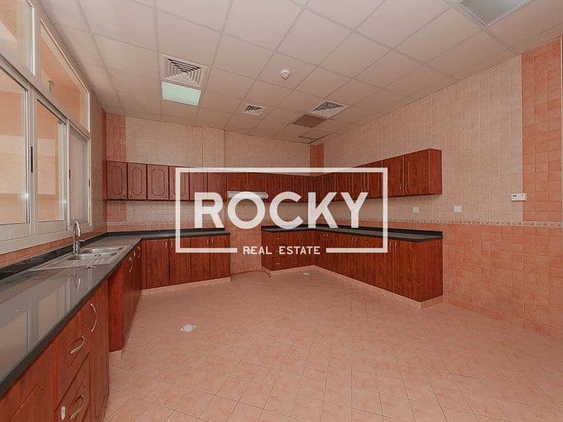 13 Gorgeous Semi Independent 4 B/R Villa | Private Pool | Jumeirah 1st