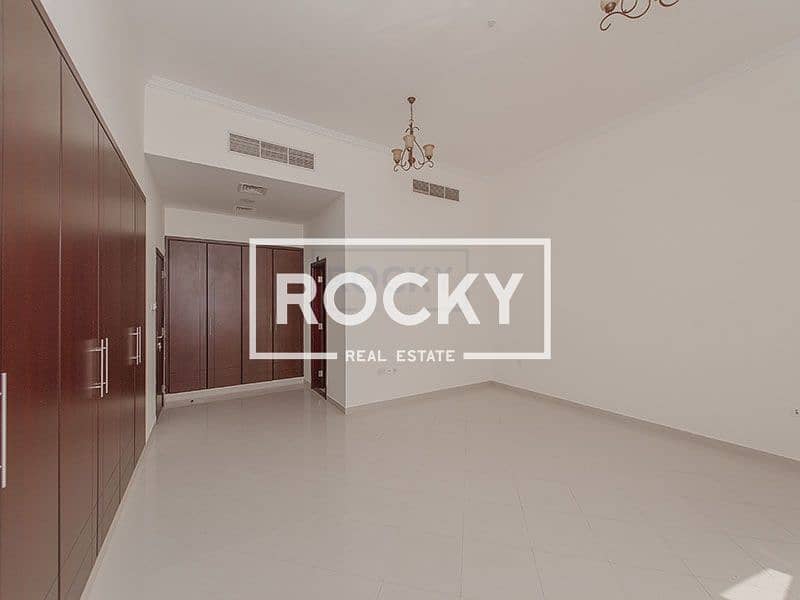16 Gorgeous Semi Independent 4 B/R Villa | Private Pool | Jumeirah 1st