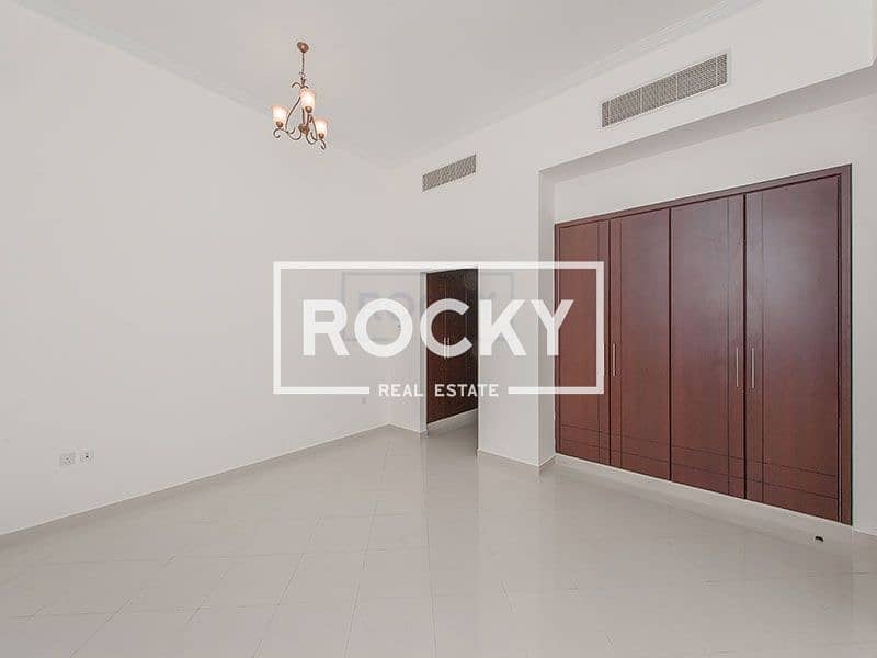 18 Gorgeous Semi Independent 4 B/R Villa | Private Pool | Jumeirah 1st
