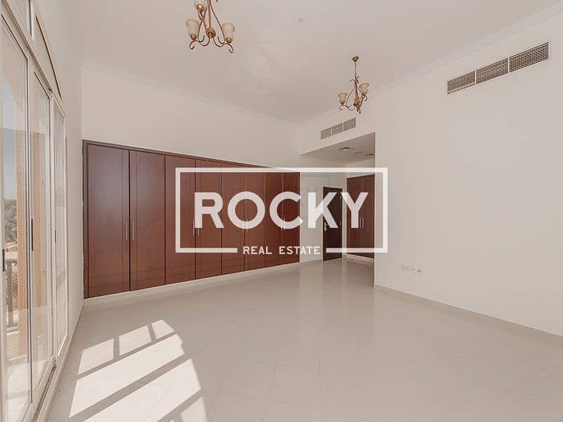 19 Gorgeous Semi Independent 4 B/R Villa | Private Pool | Jumeirah 1st
