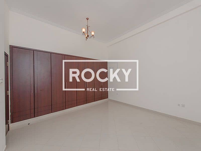 25 Gorgeous Semi Independent 4 B/R Villa | Private Pool | Jumeirah 1st