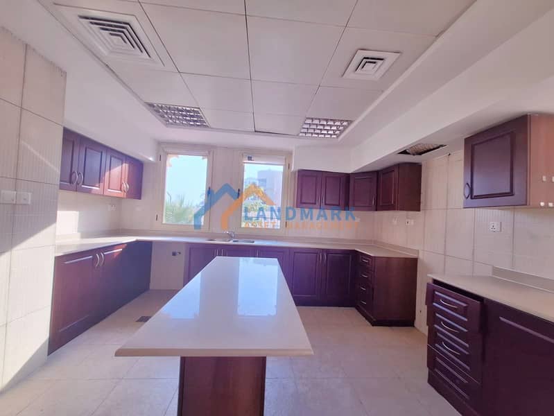 6 Kitchen 2. jpg