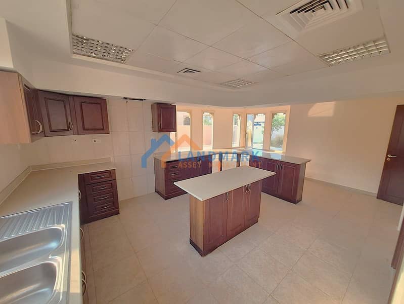 7 Kitchen 3. jpg