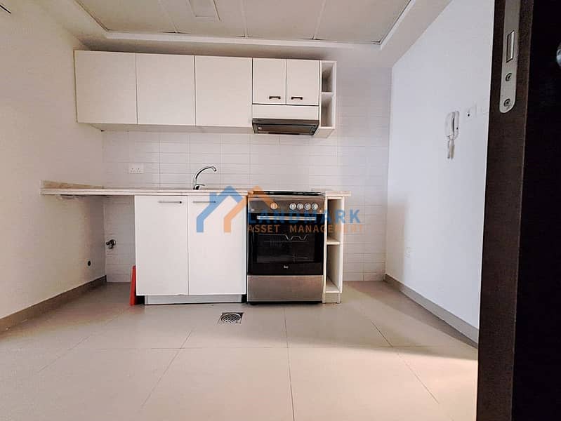 8 Kitchen3. jpg